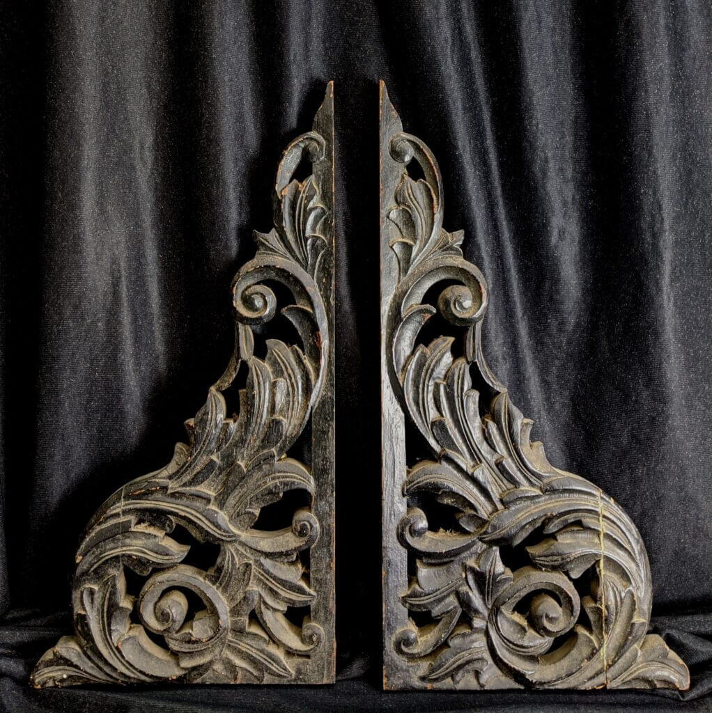 Pair of Old Foliate Carved Oak Brackets Features Corner Elements (SOLD