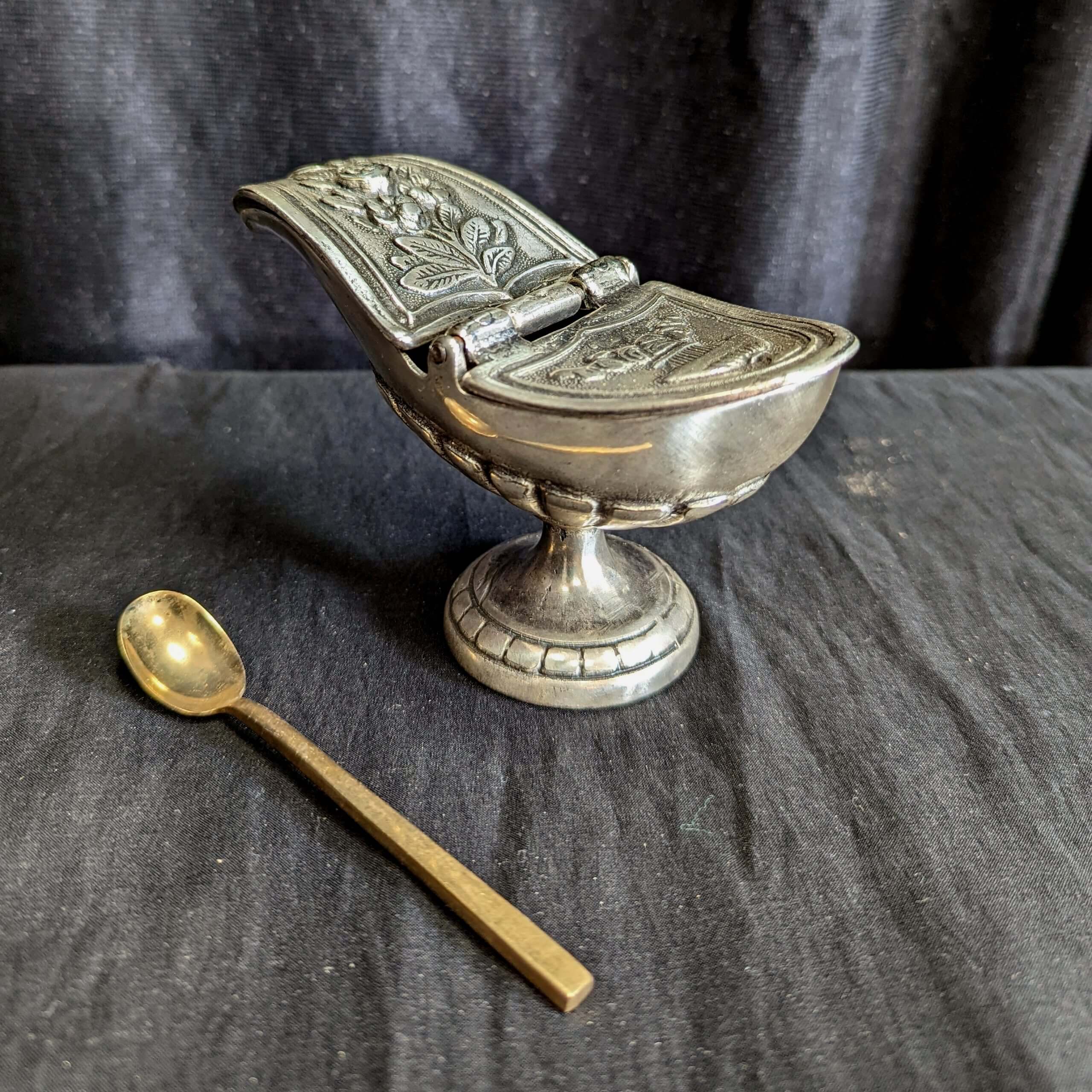 Traditional Gothic Incense Boat and Spoon — Agapao Store