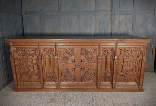 Exceptional Very Large Vintage Oak Welsh Gothic Ornate Church Altar