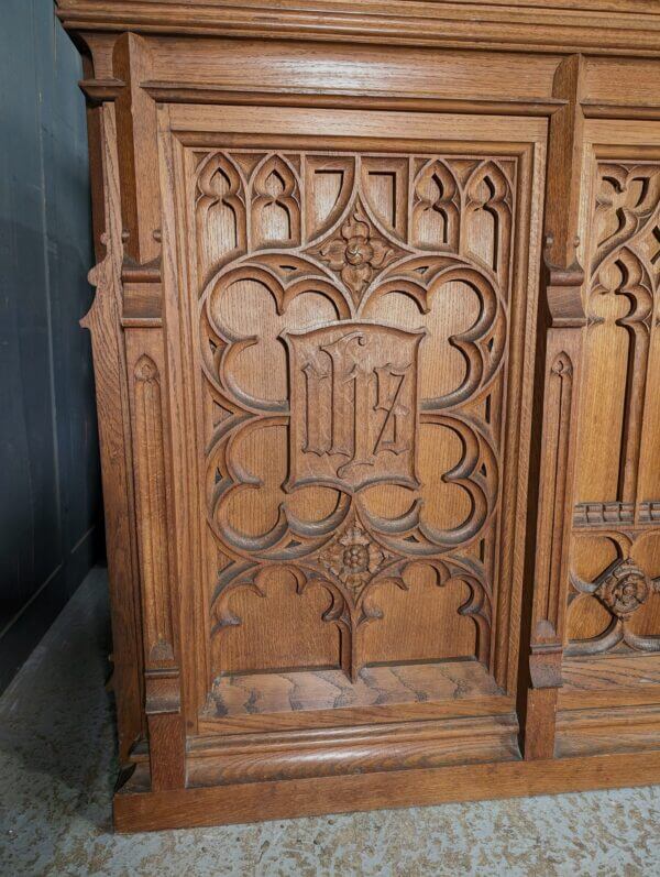 Exceptional Very Large Vintage Oak Welsh Gothic Ornate Church Altar