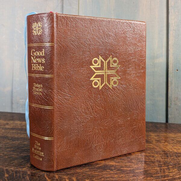 1986 Printing of Large Church Lectern Preaching Goods News Bible in Very Good Condition