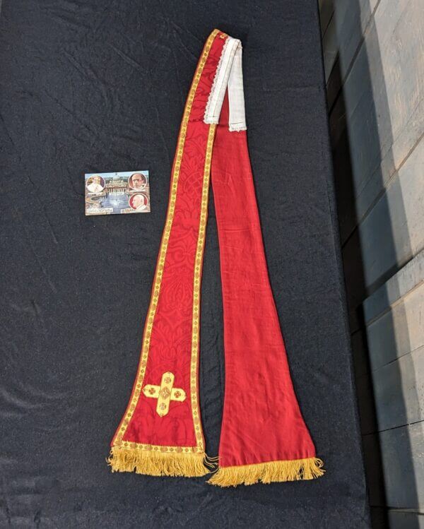 Beautiful Red & Gold Damask Roman Stole with Pointed Crosses & Neck Liner