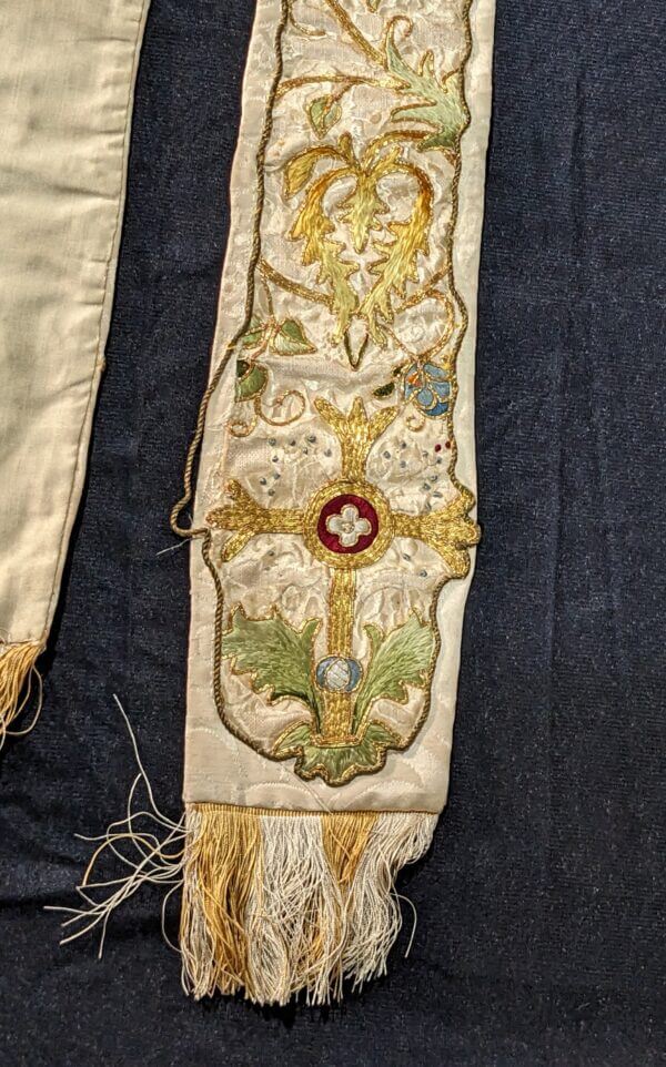 Lovely Vintage Heavily Embroidered Stole with Flowers Ferns & Crosses