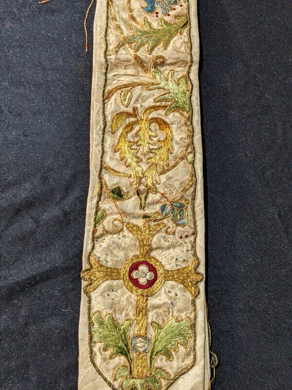 Lovely Vintage Heavily Embroidered Stole with Flowers Ferns & Crosses