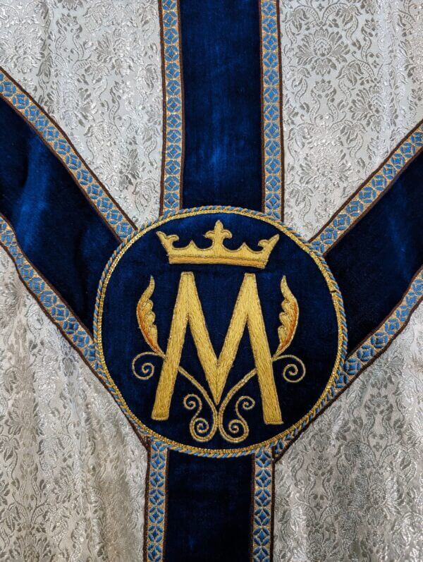 1960's Vintage Vanpoulles Striking Maran Silver & Blue Chasuble with Matching Stole in Very Good Condition