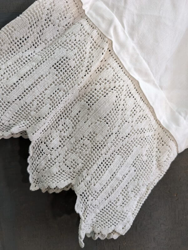 Lace Trimmed Cotta Surplice in Good Condition