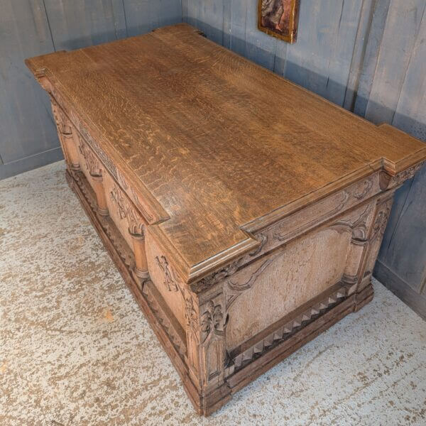 Very Good Quality Carved Antique Gothic Oak Church Altar from Eltham URC