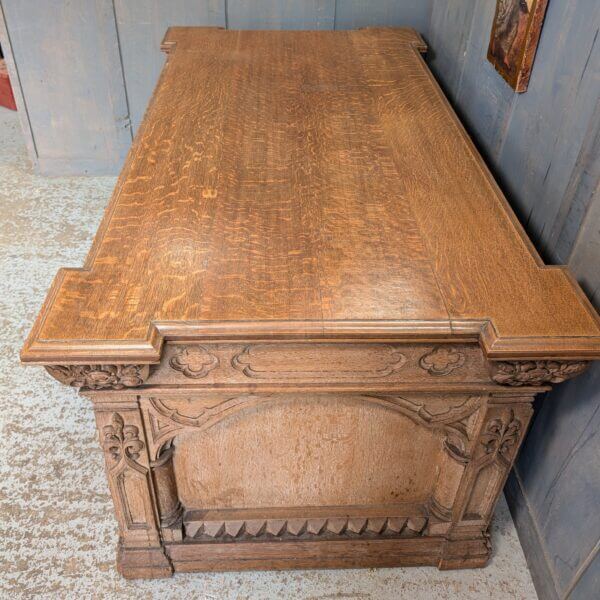 Very Good Quality Carved Antique Gothic Oak Church Altar from Eltham URC