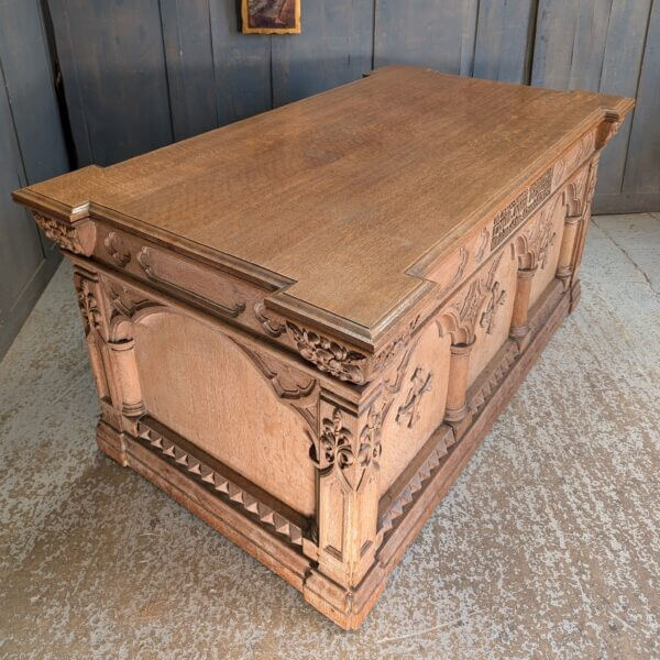 Very Good Quality Carved Antique Gothic Oak Church Altar from Eltham URC