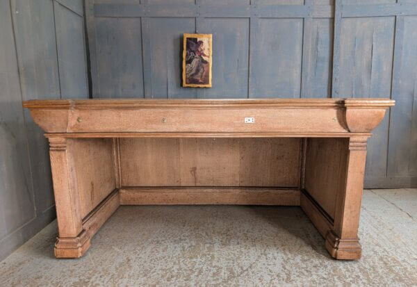 Very Good Quality Carved Antique Gothic Oak Church Altar from Eltham URC