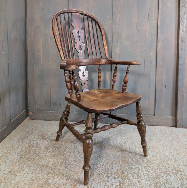 Very Attractive & Comfortable Vintage Pattern Back Elm & Beech Windsor Chair