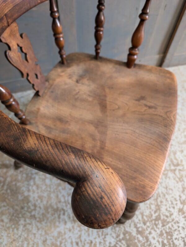 Very Attractive & Comfortable Vintage Pattern Back Elm & Beech Windsor Chair