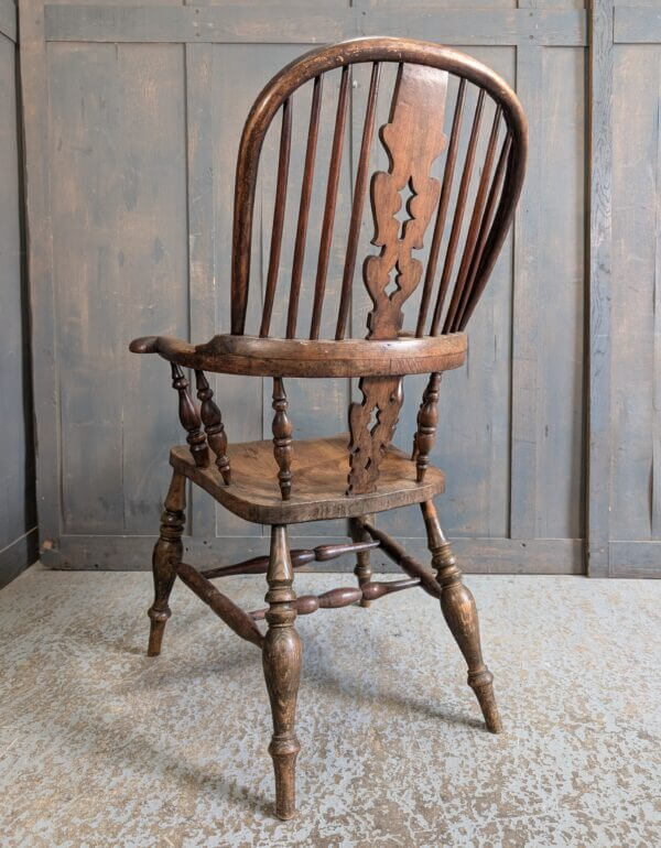 Very Attractive & Comfortable Vintage Pattern Back Elm & Beech Windsor Chair