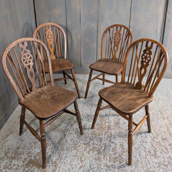 A Set of 4 Windsor Wheelback Elm and Beech Dining Chairs