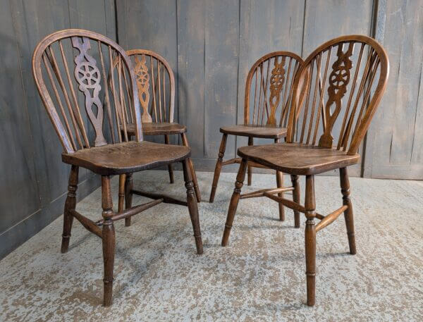 A Set of 4 Windsor Wheelback Elm and Beech Dining Chairs