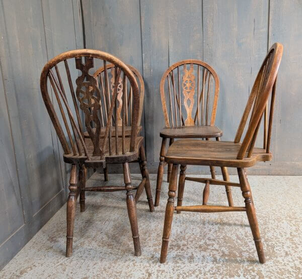 A Set of 4 Windsor Wheelback Elm and Beech Dining Chairs