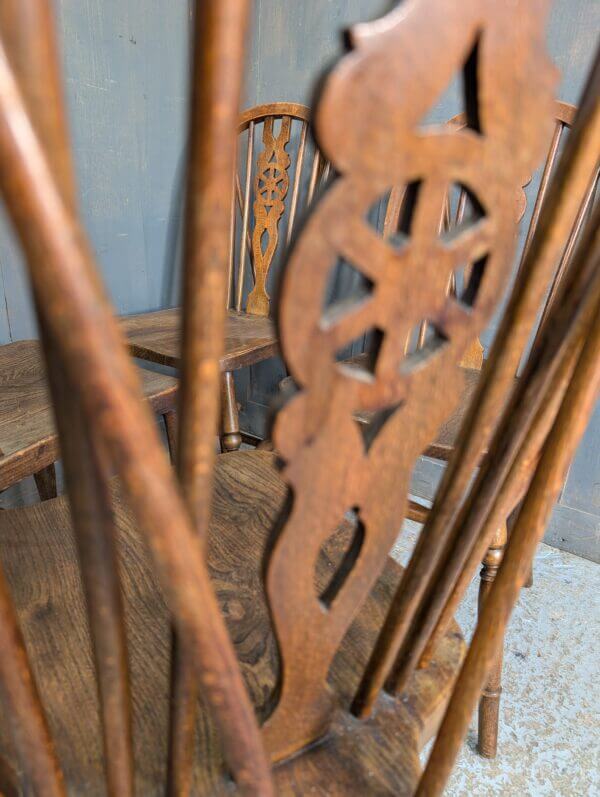 A Set of 4 Windsor Wheelback Elm and Beech Dining Chairs