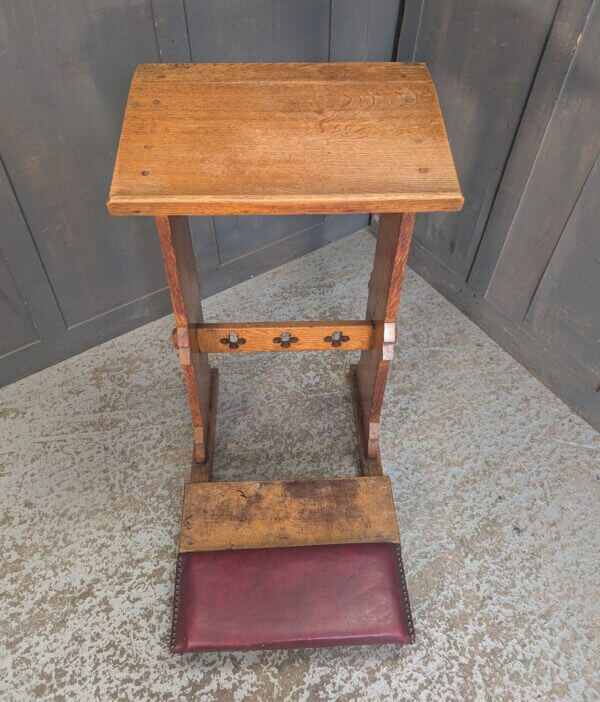 Simple Gothic Oak Quatrefoiled Prayer Desk Prie Dieu with Extended Kneeler