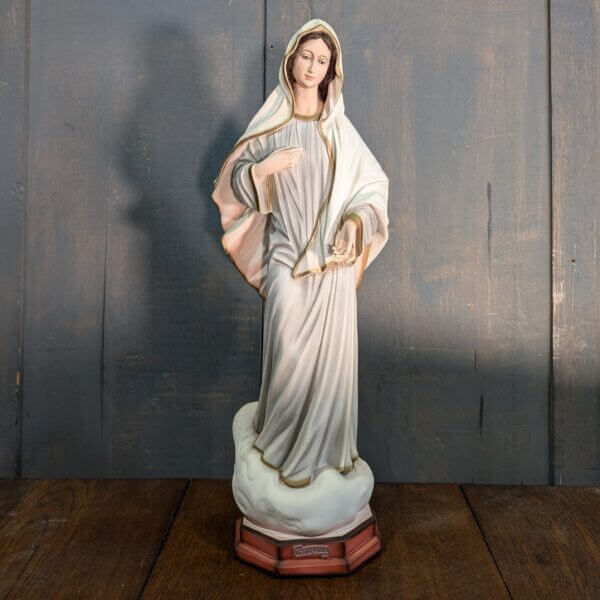 Lovely Religious Statue of Our Lady of Medjugorje Queen of Peace in Excellent Condition