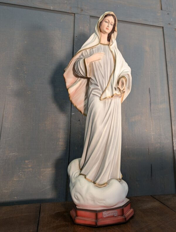 Lovely Religious Statue of Our Lady of Medjugorje Queen of Peace in Excellent Condition