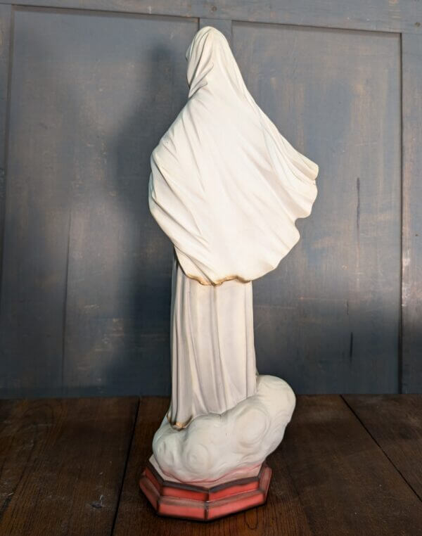 Lovely Religious Statue of Our Lady of Medjugorje Queen of Peace in Excellent Condition