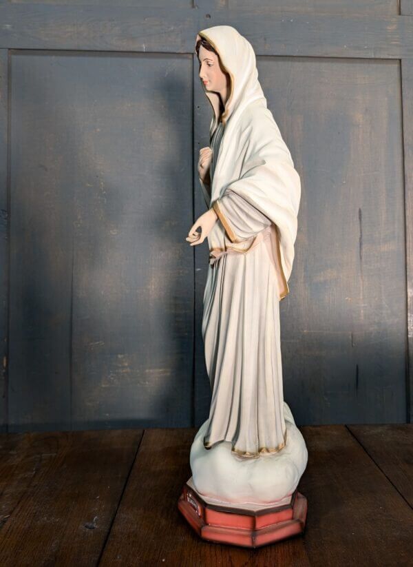 Lovely Religious Statue of Our Lady of Medjugorje Queen of Peace in Excellent Condition