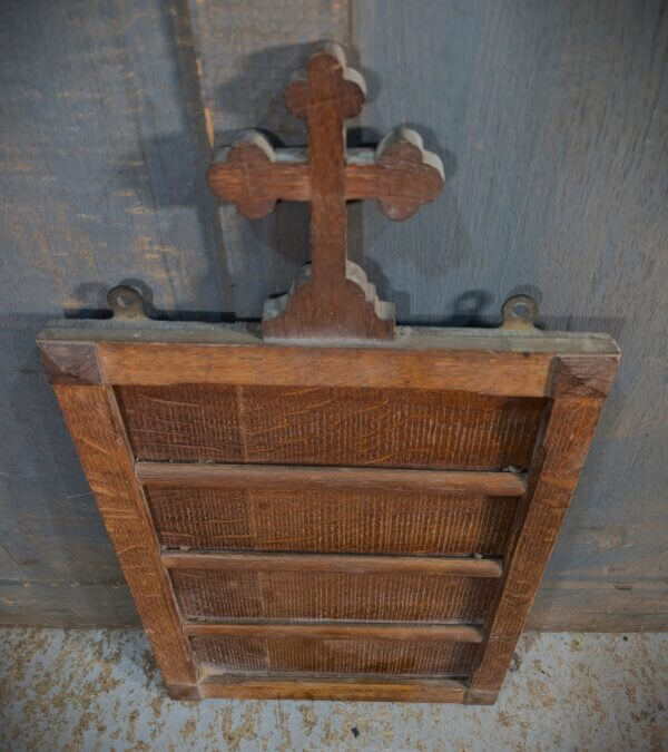 Attractive Solid Oak Antique Smaller Size Four Hymn Hymn Board with Cross