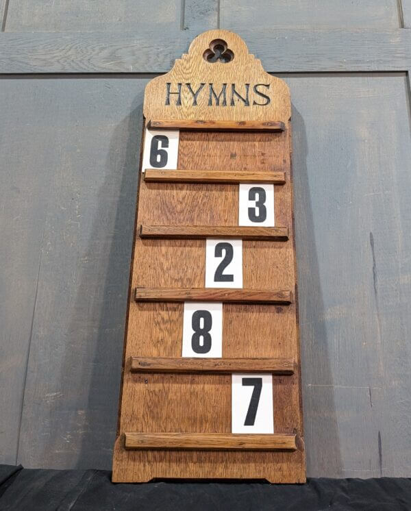 Antique Oak Five Hymn Hymn Board with Carved 'Hymns' & Trefoil