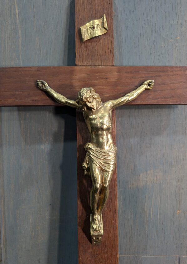 Heavy Bright Gold Coloured Oak & Metal Convent Crucifix