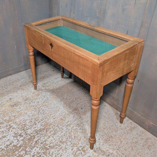 Classic Glazed Lid Oak Body Book Display Cabinet