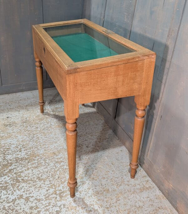 Classic Glazed Lid Oak Body Book Display Cabinet