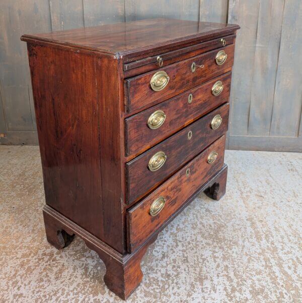 Georgian Mahogany Chest of Drawers with Rare 'Brushing Slide'