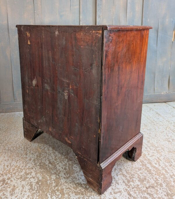 Georgian Mahogany Chest of Drawers with Rare 'Brushing Slide'