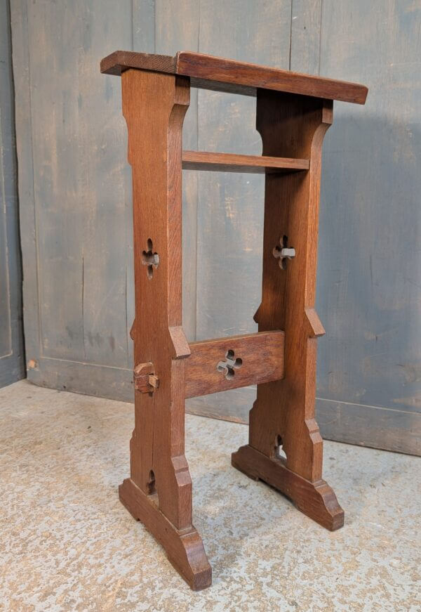 Small & Compact Simple Gothic Oak Prayer Desk with Quatrefoils