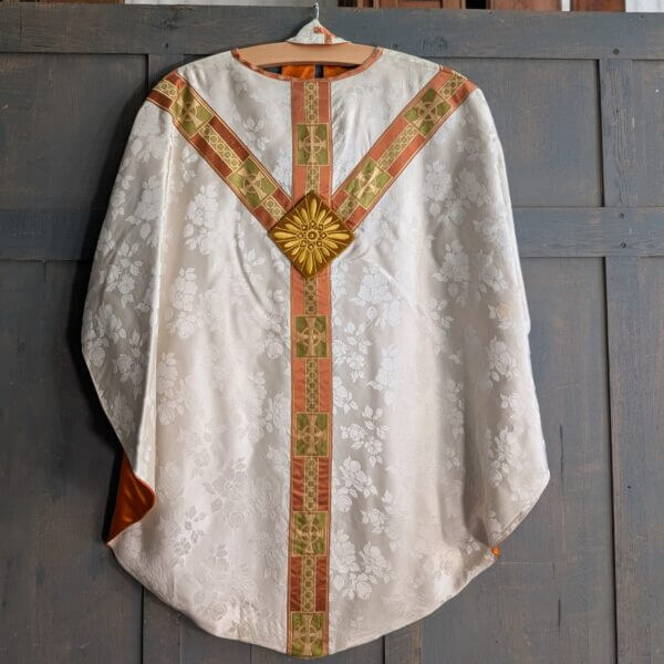 Very Good Quality Vintage Damask Silk Chasuble in Ivory & Umber Gold with Stole