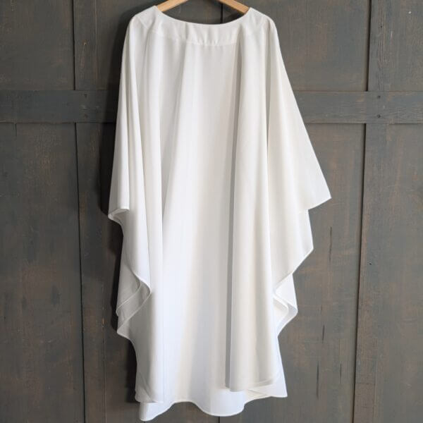American 'Beau Veste' White Chasuble with Two Fleur de Lys Stoles