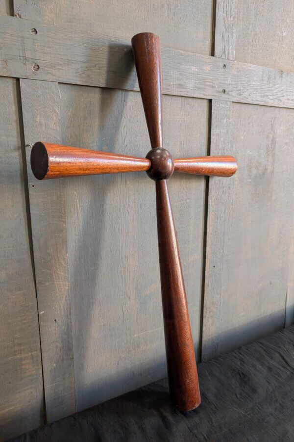 Stylish 1960's Modern Design Cross