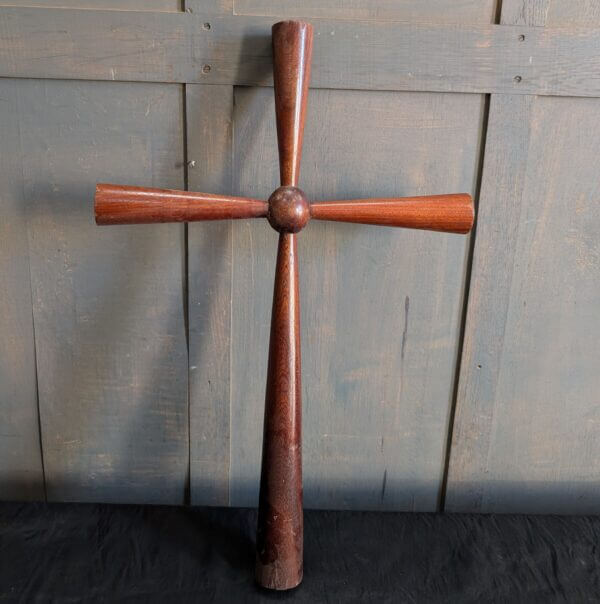 Stylish 1960's Modern Design Cross