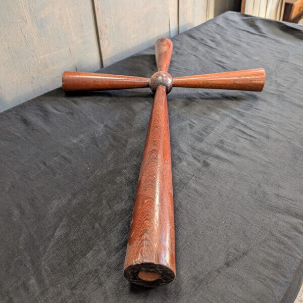 Stylish 1960's Modern Design Cross