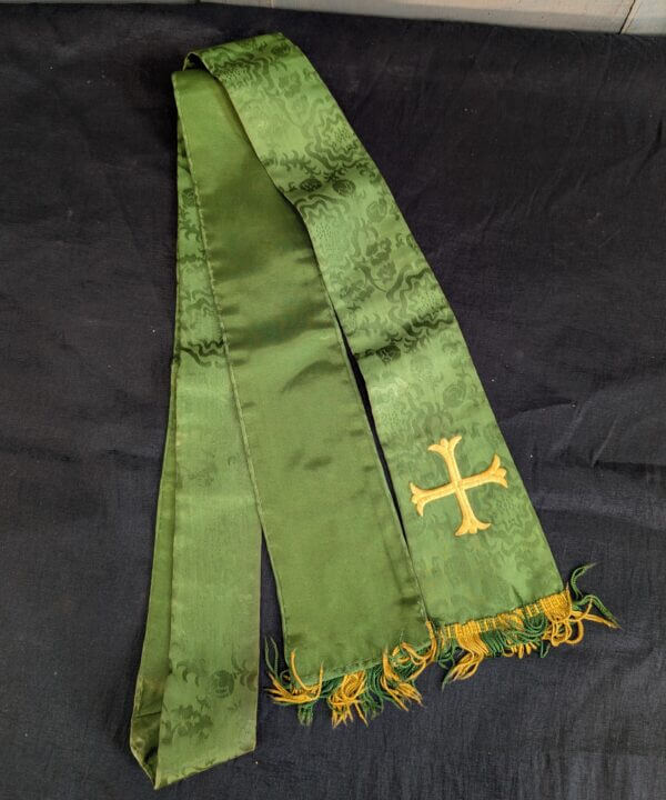 Lined Green Damask Silk Stole with Bottony Cross in Gold Coloured Thread
