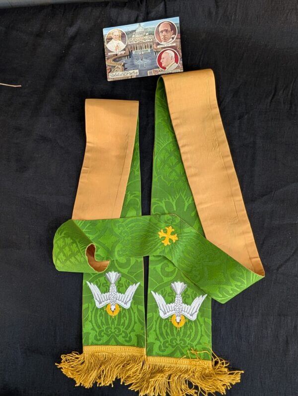 Green Damask 'Dove of Peace' Stole