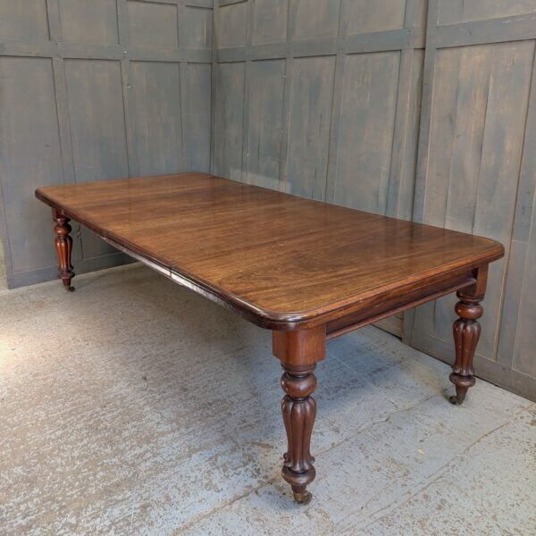 Victorian Mahogany Extending Dining Table with Two Extra Leaves