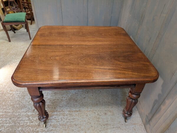 Victorian Mahogany Extending Dining Table with Two Extra Leaves