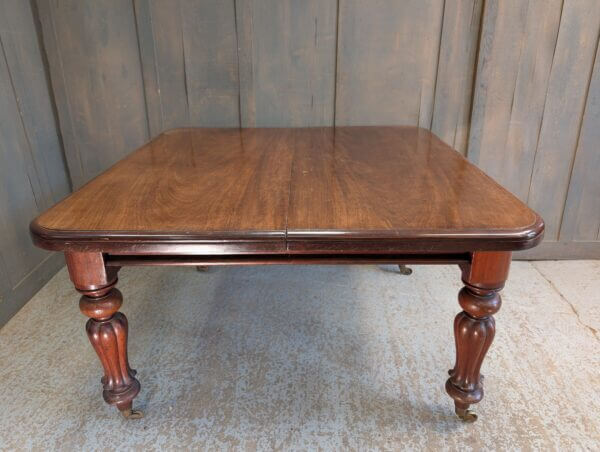 Victorian Mahogany Extending Dining Table with Two Extra Leaves