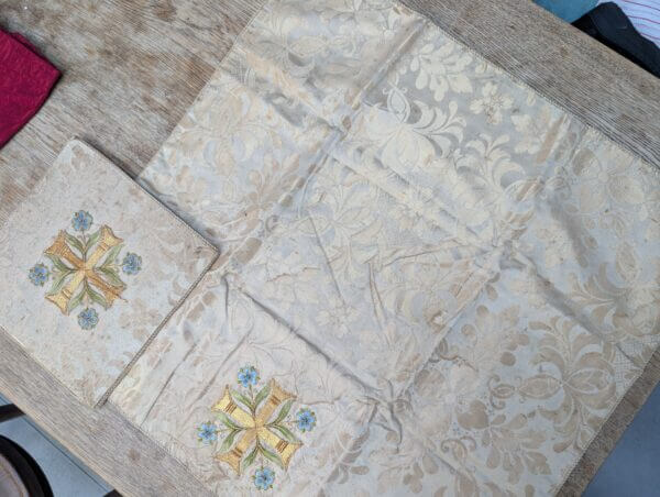 Burse and Veil With Beautiful Crosses And Forget-Me-Nots for Spares