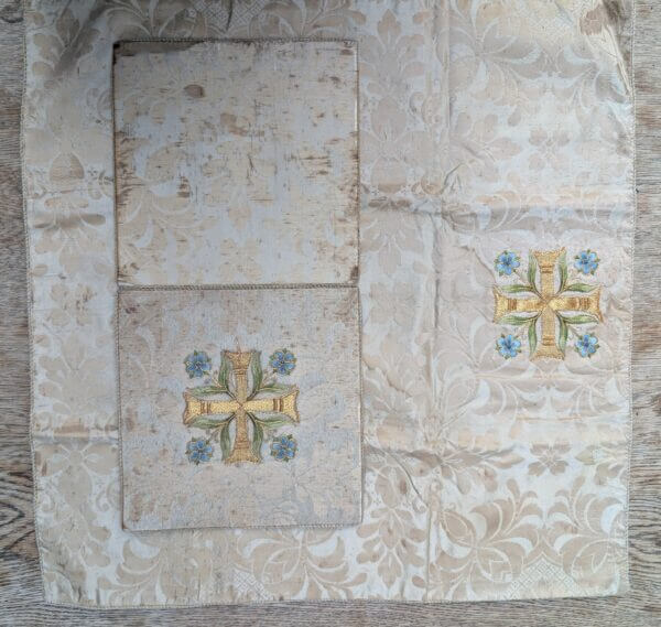 Burse and Veil With Beautiful Crosses And Forget-Me-Nots for Spares