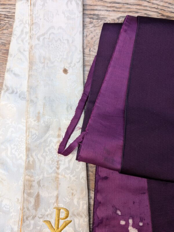 Five Assorted Grade B Vintage Stoles