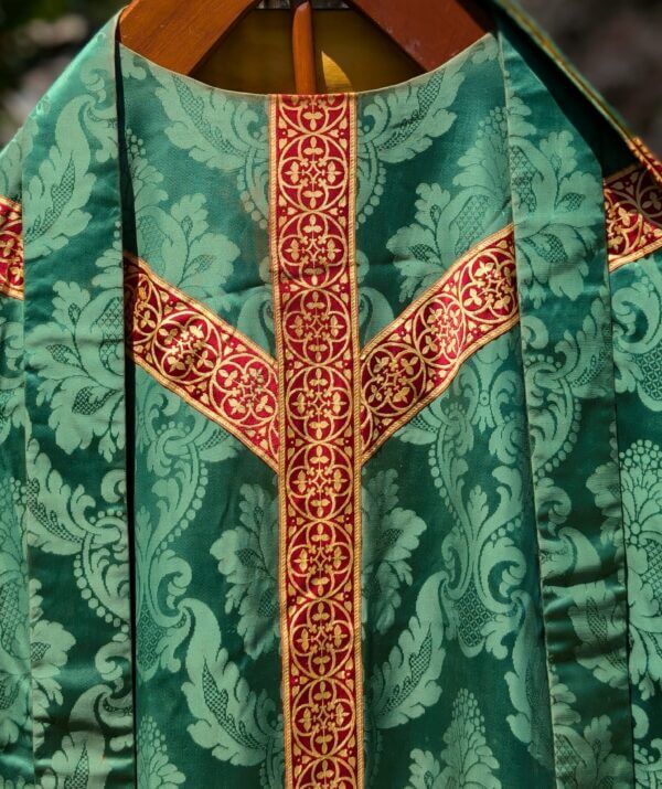 Attractive & Verdant Green Damask Silk Chasuble with Red Gold Orphreys & Stole