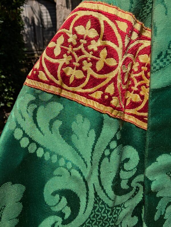 Attractive & Verdant Green Damask Silk Chasuble with Red Gold Orphreys & Stole