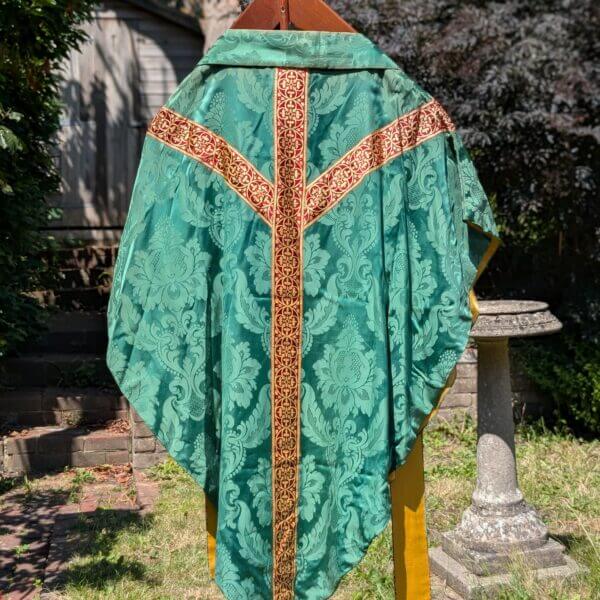Attractive & Verdant Green Damask Silk Chasuble with Red Gold Orphreys & Stole